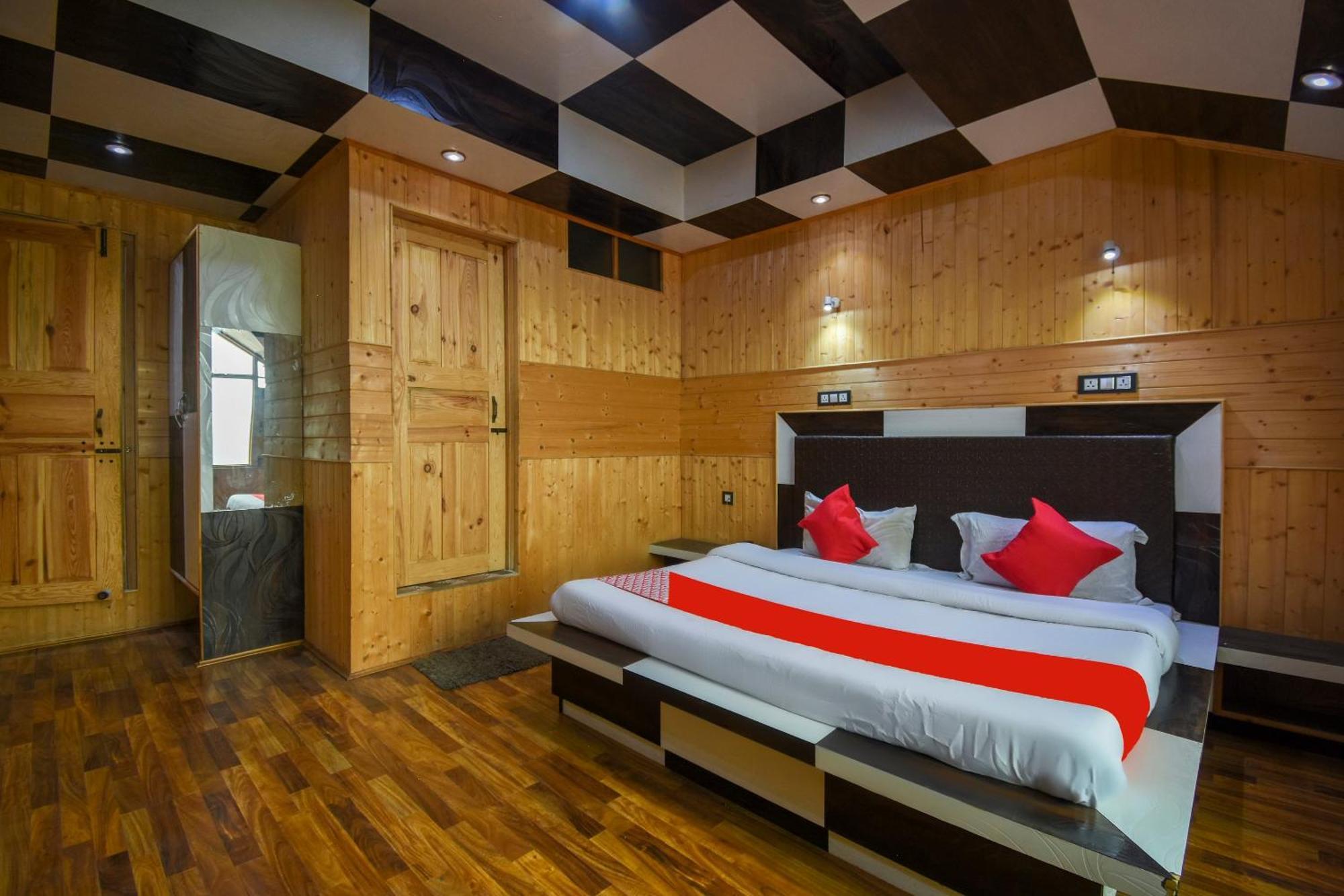 Oyo Hotel New Divine Kashmir Durgjan Eksteriør billede